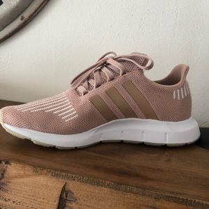 ADIDAS SWIFT RUN SHOES